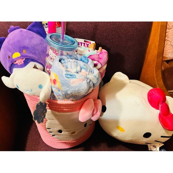 Hello kitty  Kuromi , Cinnamoroll Easter bundle with large pink rope storage bin - Picture 6 of 9